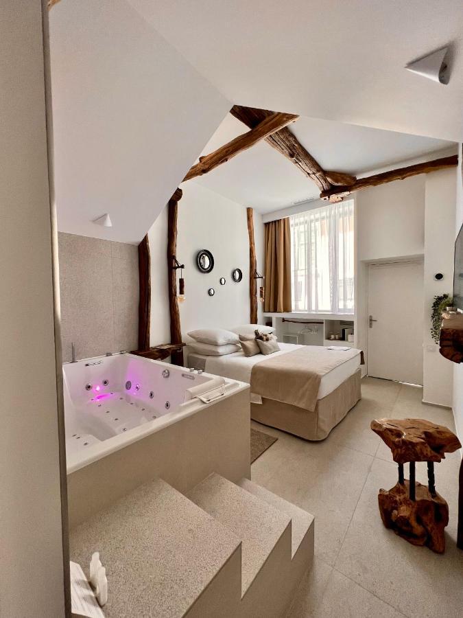 Tamarin & Capucin Suite Balneo Aubagne Exterior foto